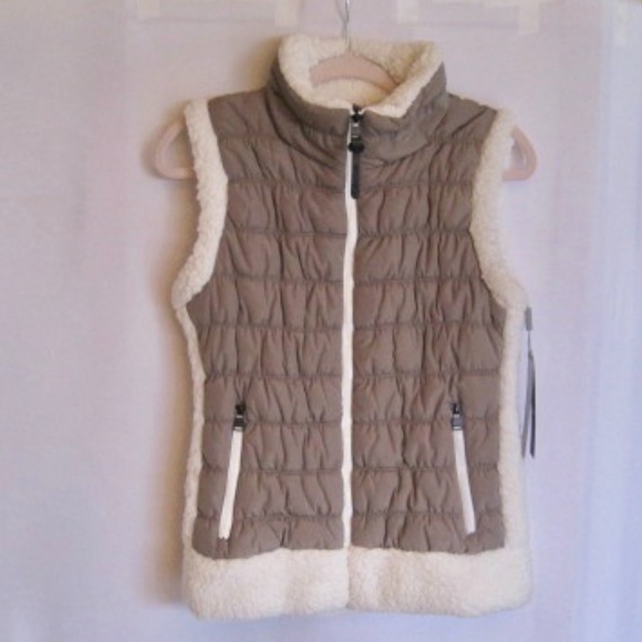 ** Host Pick** Calvin Klein Performance Sherpa Trimmed Vest - Picture 3 of 11